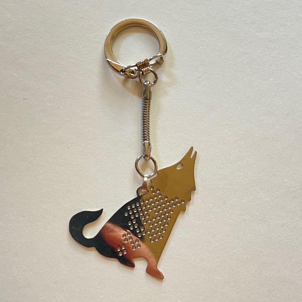 Vintage silver howling wolf keychain
